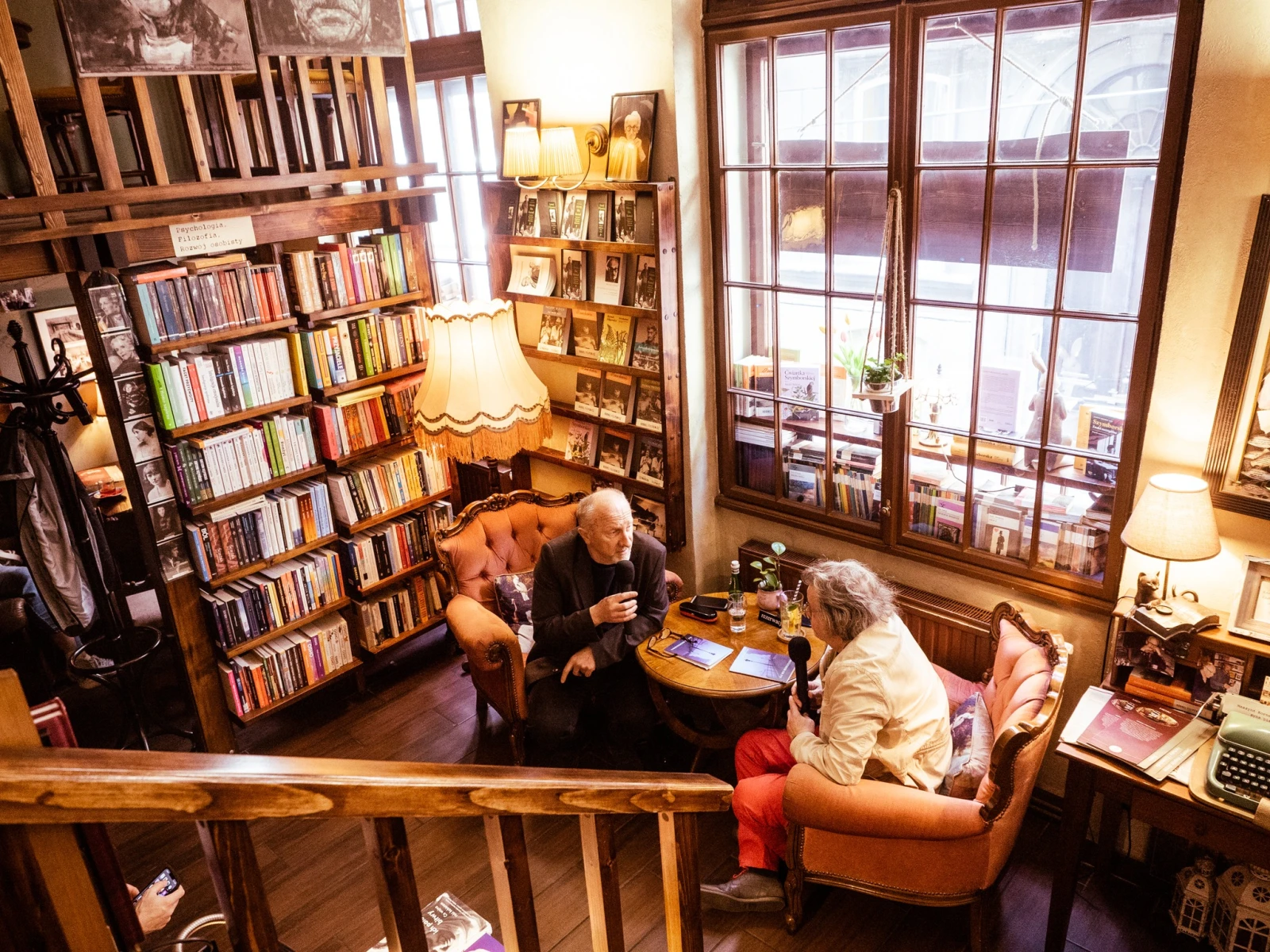 Literatura na hranici: literární besedy nabízí Vášáryovou, Hejlíka i Holland